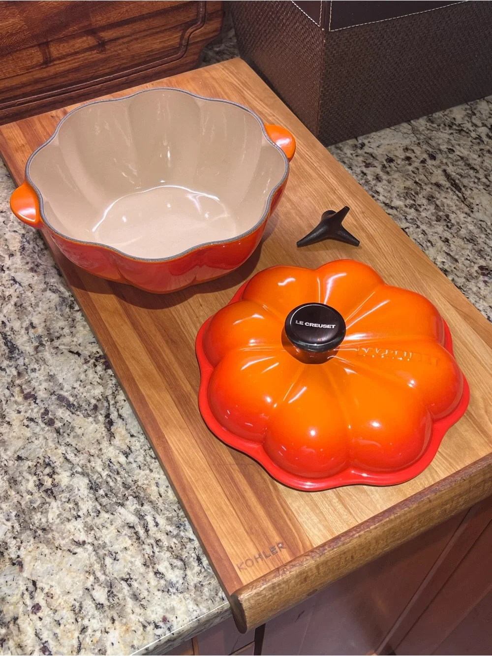 Le Creuset Flame (Orange) Pumpkin Cocotte Dutch Oven ECI 2QT 1.9L with 2 knobs